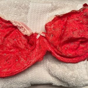 Victorias Secret Red Dream Angels Lace Bra with crystal embellishments 38DD